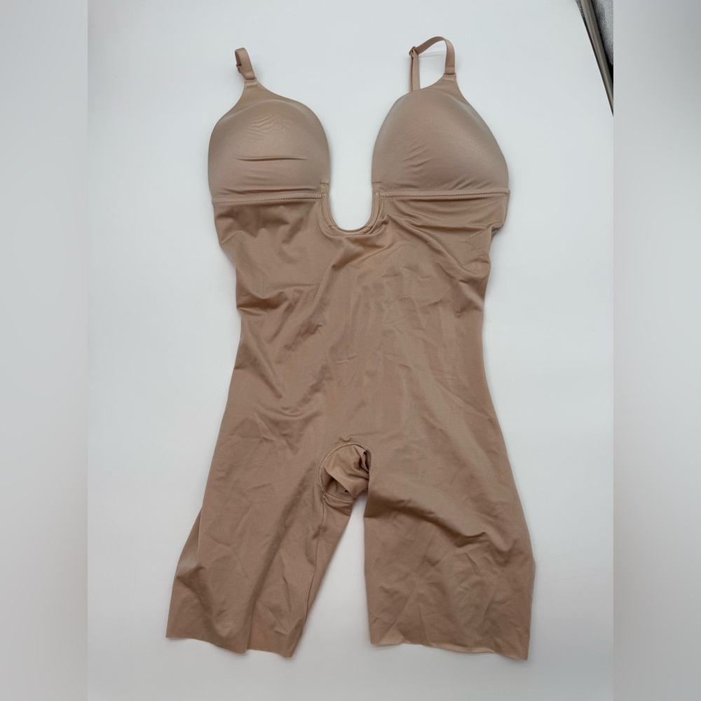 SPANX Nude/Tan U-Plunge Full Body Shapewear